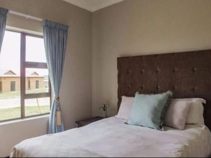 House For Sale in Terra Nova - Photo 4