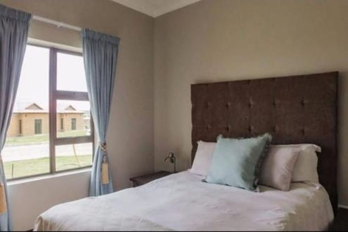 House For Sale in Terra Nova - Photo 4