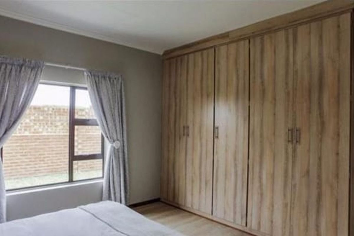 House For Sale in Terra Nova - Photo 5