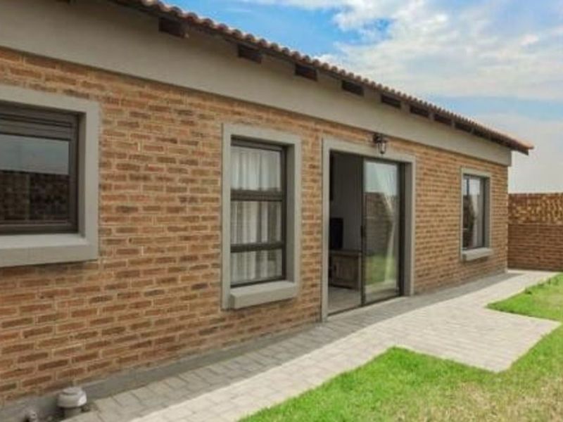 House For Sale in Terra Nova - Photo 8