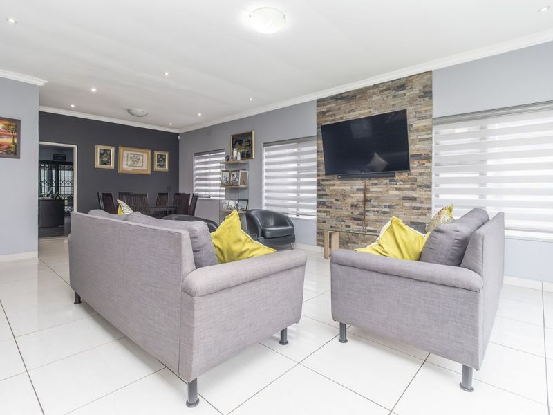 House For Sale in Discovery - Photo 6