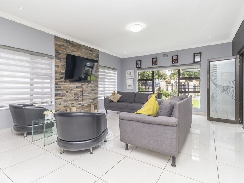 House For Sale in Discovery - Photo 5