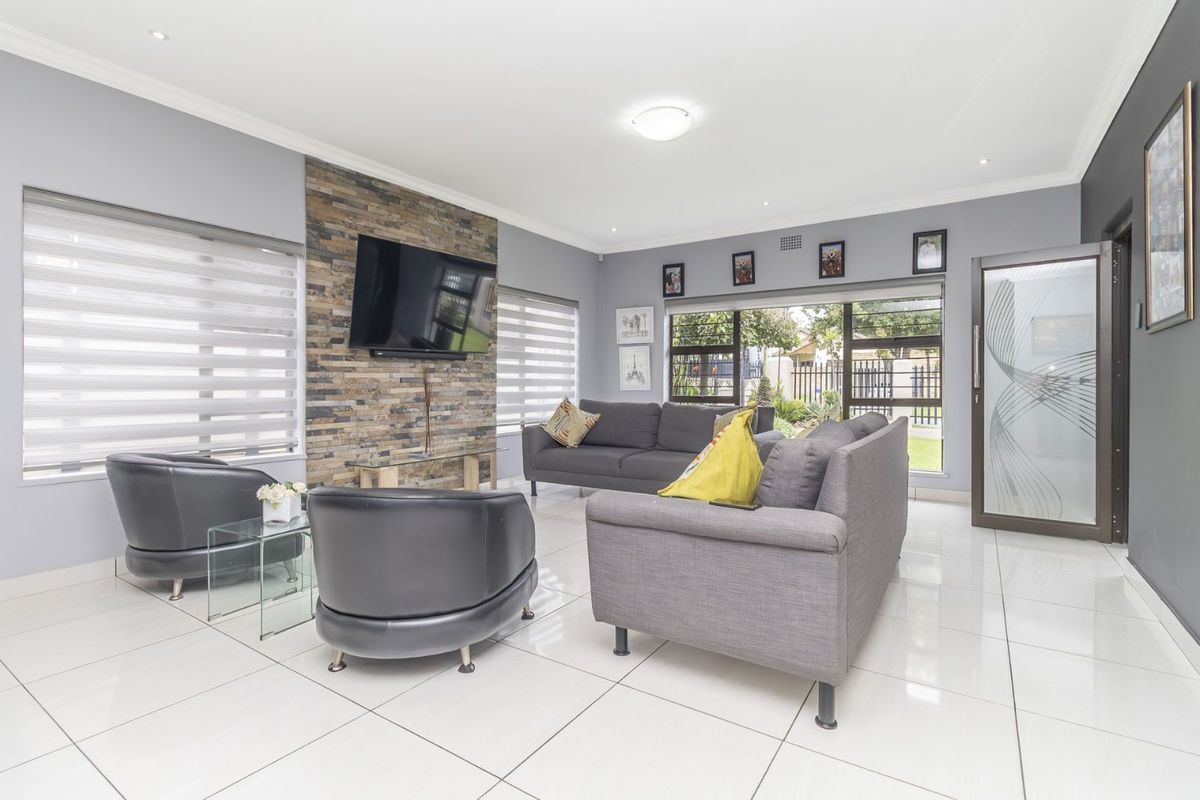 House For Sale in Discovery - Photo 5