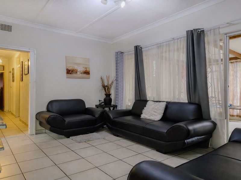 House For Sale in Horison - Photo 2