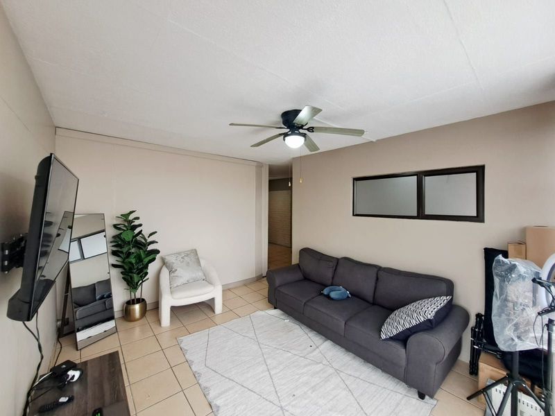 Apartment For Sale in Silverton - Photo 5