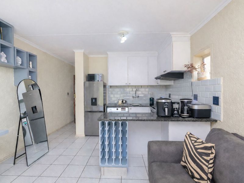 Apartment For Sale in Bromhof - Photo 4