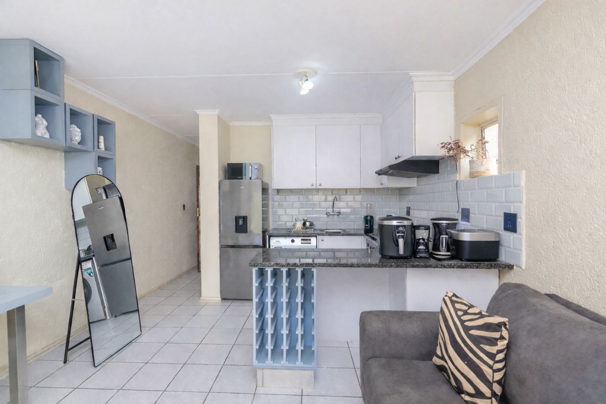 Apartment For Sale in Bromhof - Photo 4