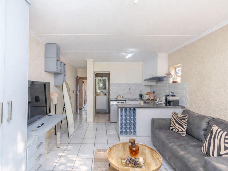 Apartment For Sale in Bromhof - Photo 3