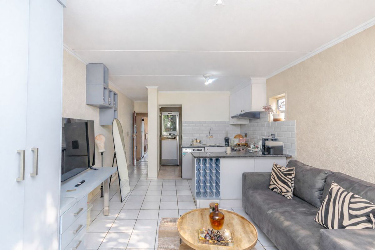 Apartment For Sale in Bromhof - Photo 3