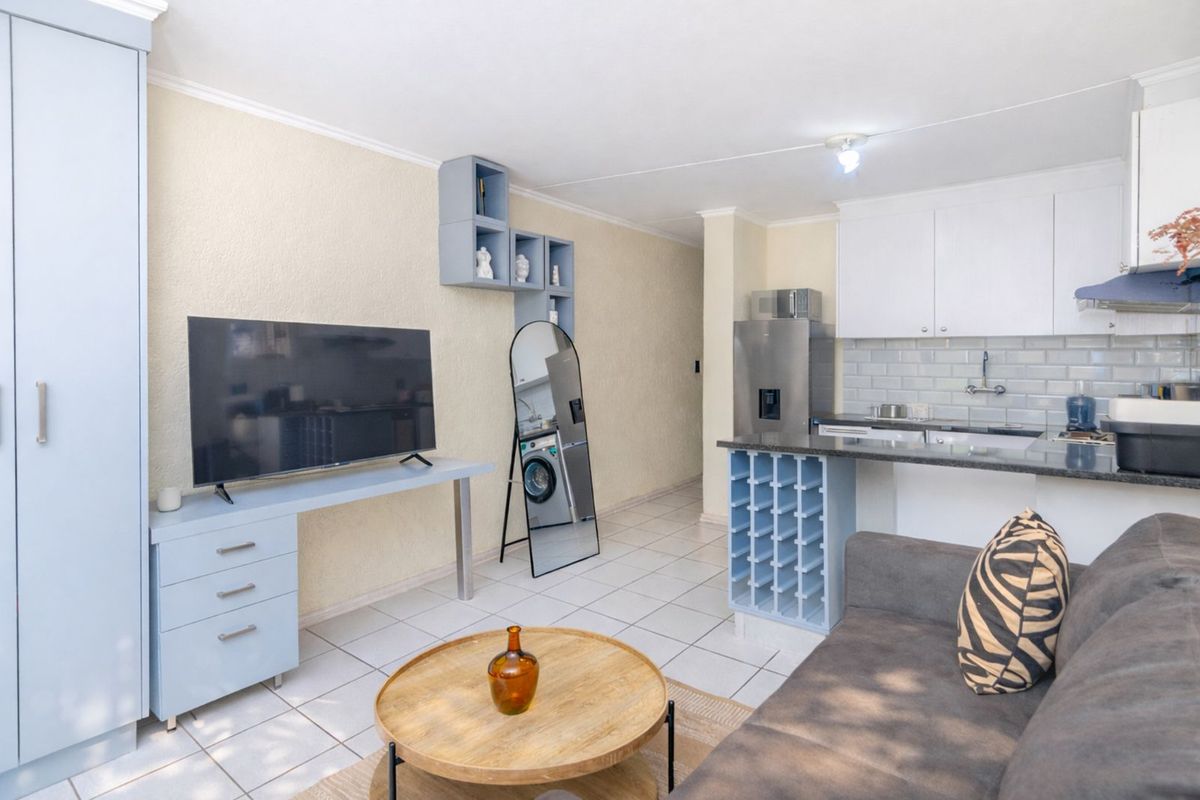 Apartment For Sale in Bromhof - Photo 2