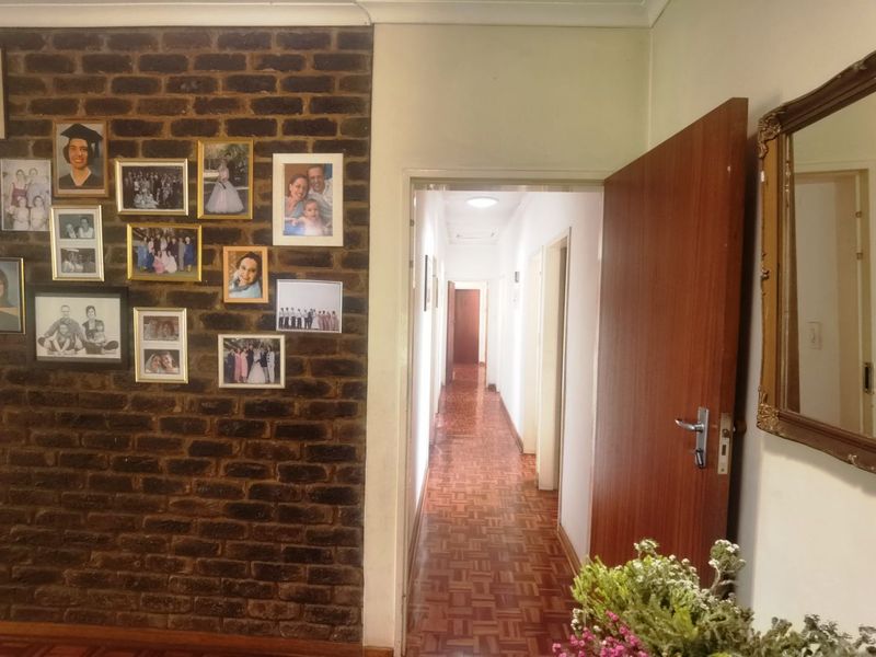 House For Sale in Hennopspark - Photo 3