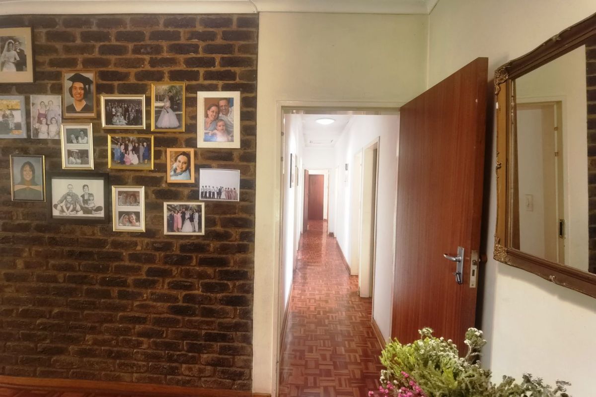 House For Sale in Hennopspark - Photo 3