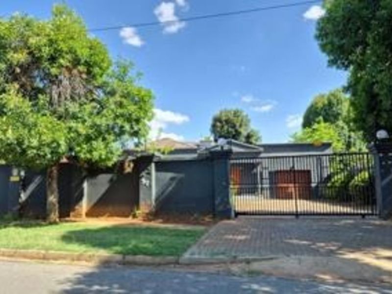 House For Sale in Florida - Photo 2