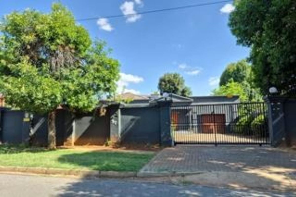 House For Sale in Florida - Photo 2