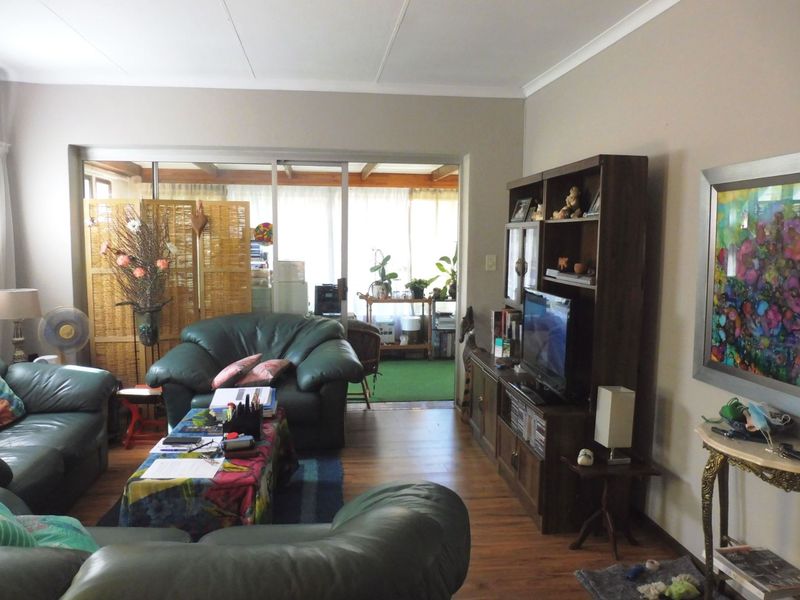 Townhouse For Sale in Hillcrest - Photo 9