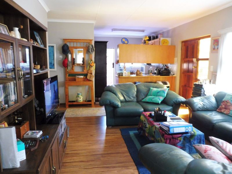 Townhouse For Sale in Hillcrest - Photo 8