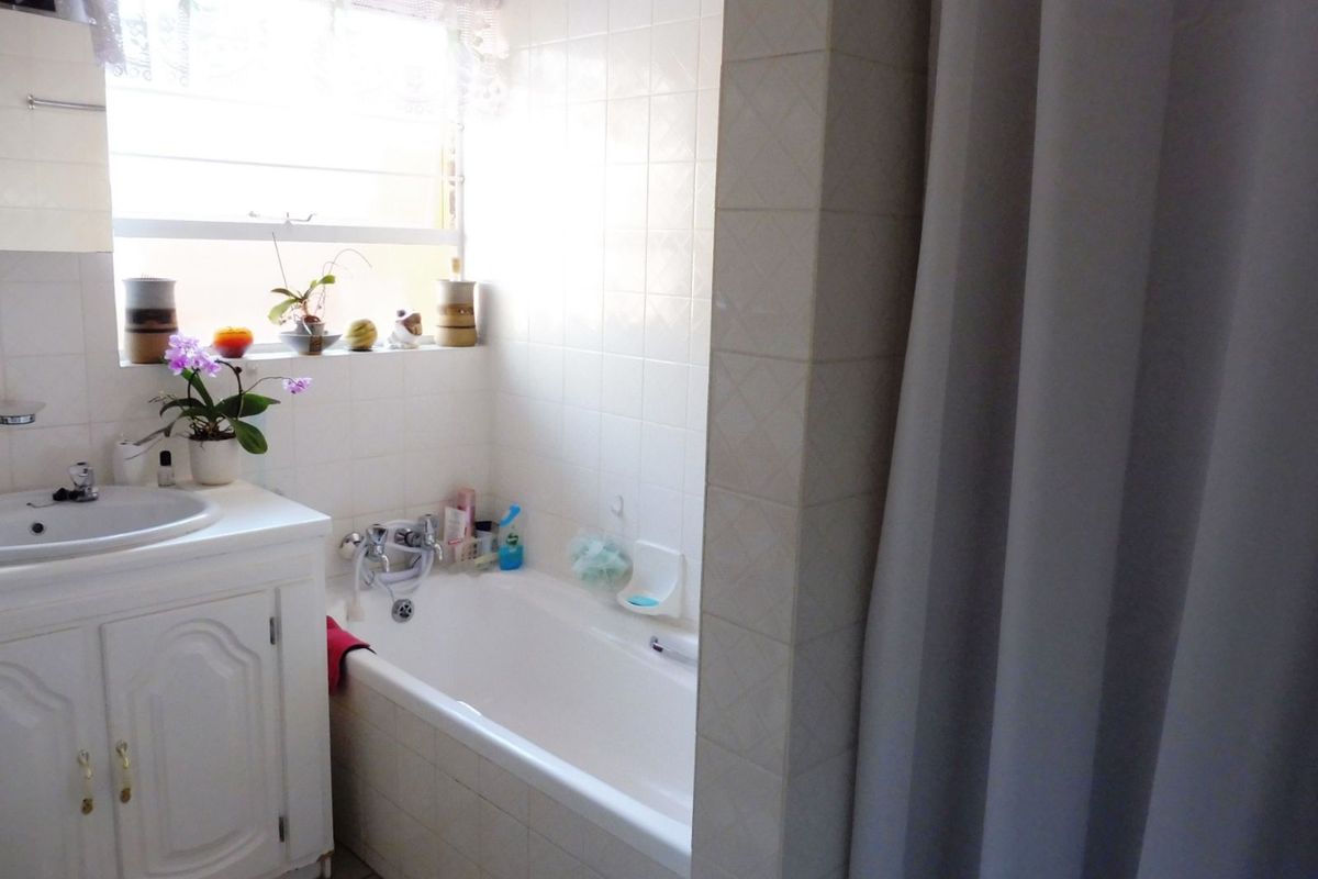 Townhouse For Sale in Hillcrest - Photo 5