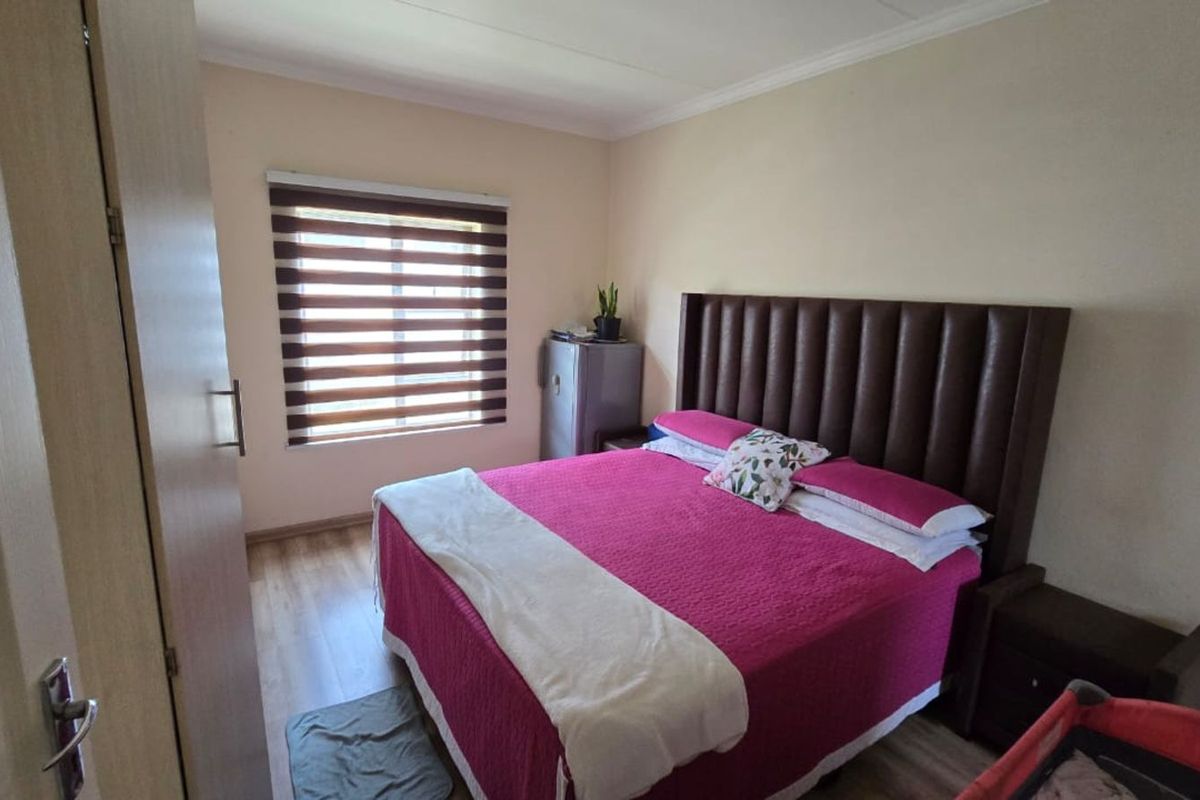 House For Sale in Terra Nova - Photo 5