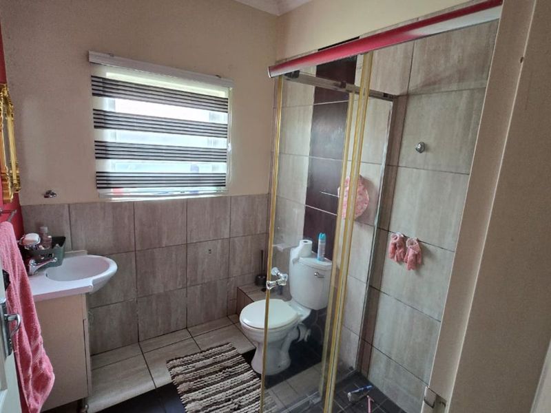 House For Sale in Terra Nova - Photo 6