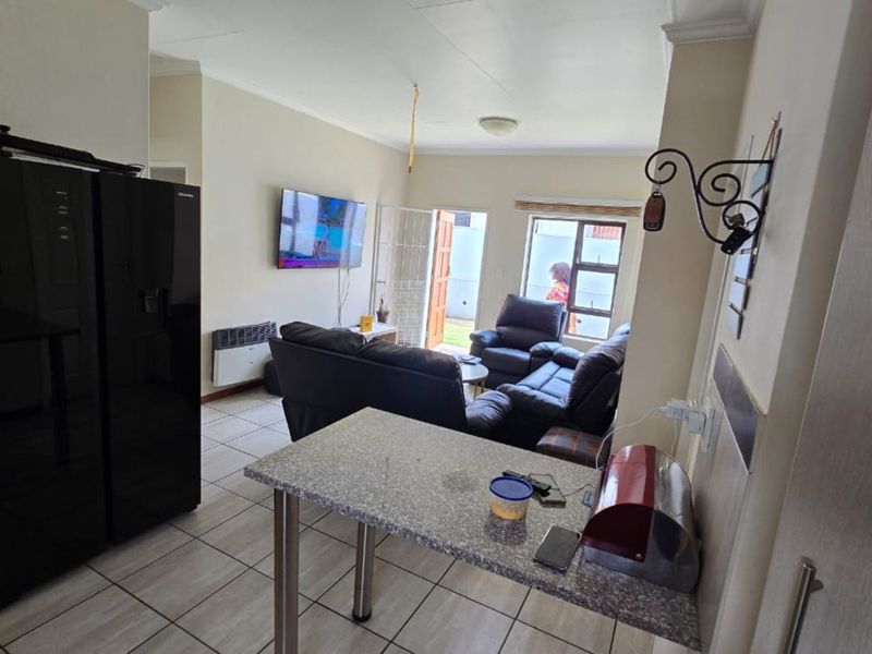 House For Sale in Terra Nova - Photo 2