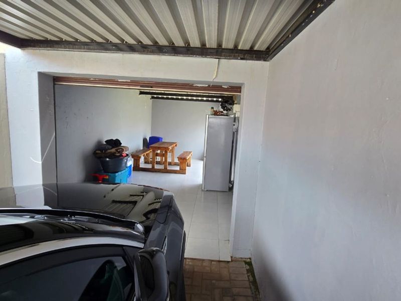 House For Sale in Terra Nova - Photo 9