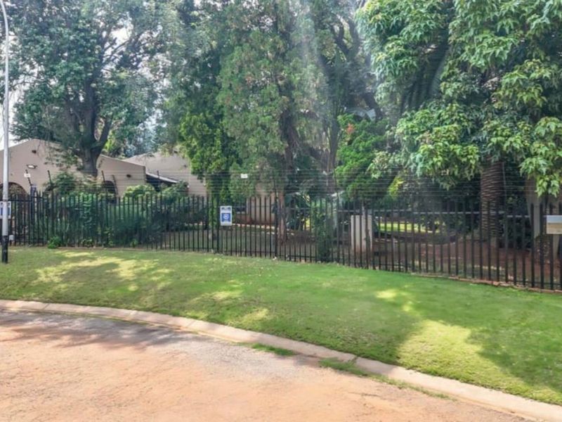 House For Sale in Northcliff - Photo 2