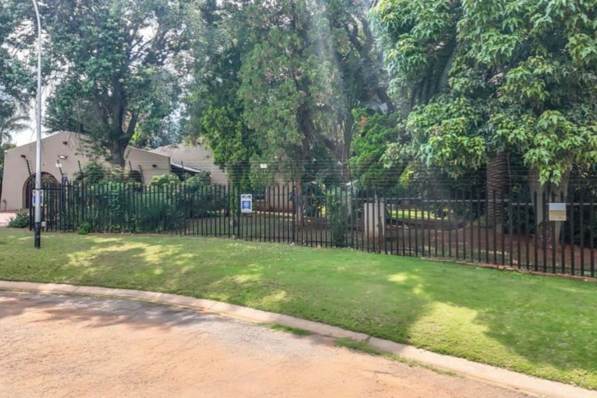 House For Sale in Northcliff - Photo 2