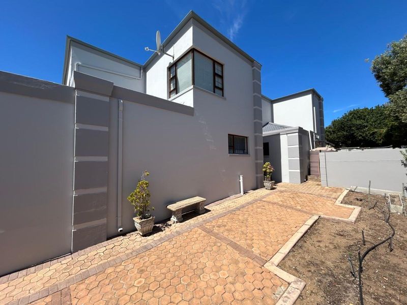 House For Sale in Stilbaai Wes - Photo 2