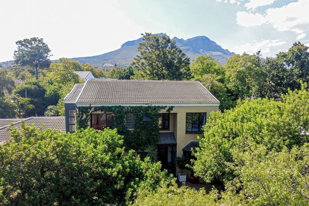 House For Sale in Golden Acre - Photo 2