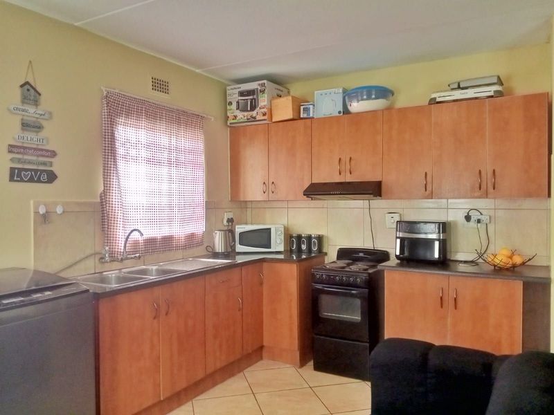 House For Sale in Jabulani - Photo 4