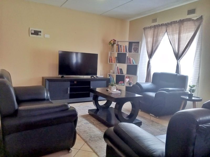 House For Sale in Jabulani - Photo 3