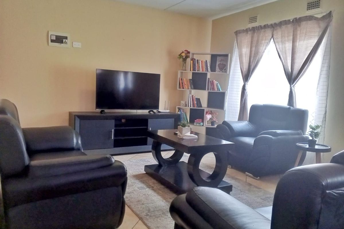 House For Sale in Jabulani - Photo 3