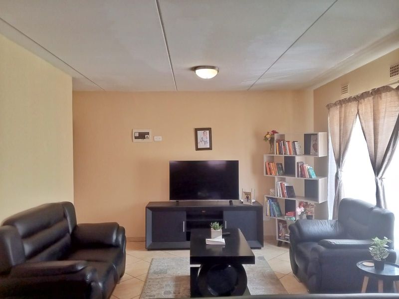 House For Sale in Jabulani - Photo 2