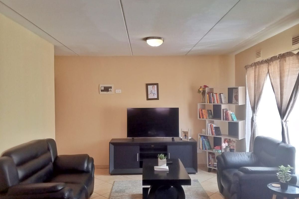 House For Sale in Jabulani - Photo 2