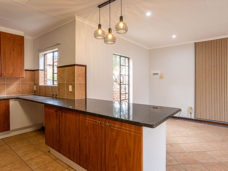 Townhouse For Sale in Mooikloof Ridge - Photo 5