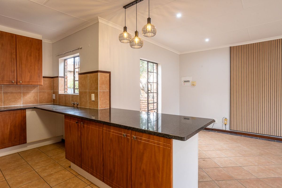 Townhouse For Sale in Mooikloof Ridge - Photo 5