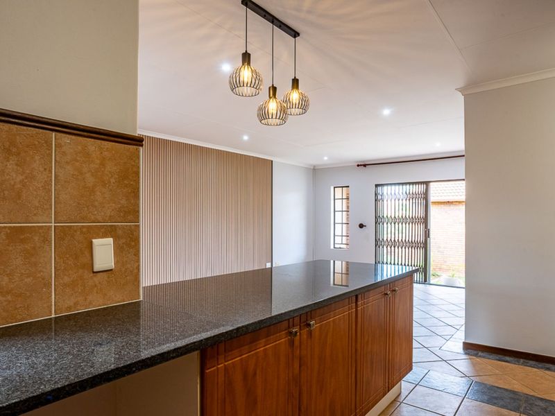 Townhouse For Sale in Mooikloof Ridge - Photo 4