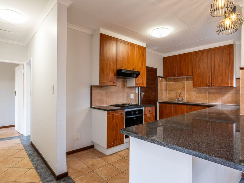 Townhouse For Sale in Mooikloof Ridge - Photo 2