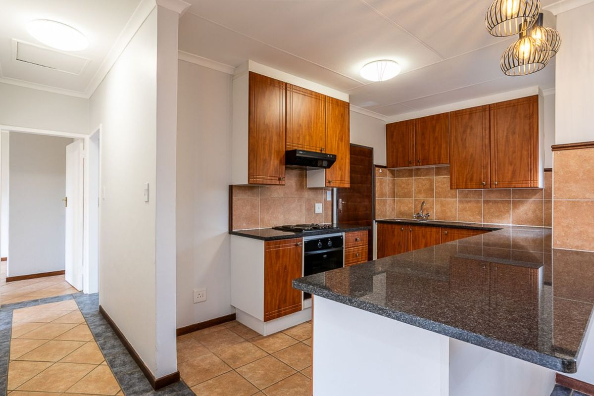 Townhouse For Sale in Mooikloof Ridge - Photo 2