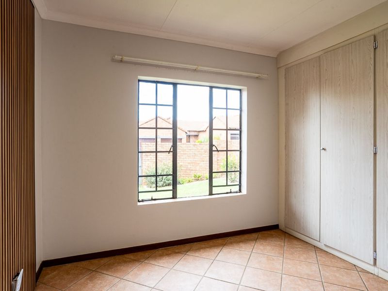 Townhouse For Sale in Mooikloof Ridge - Photo 9