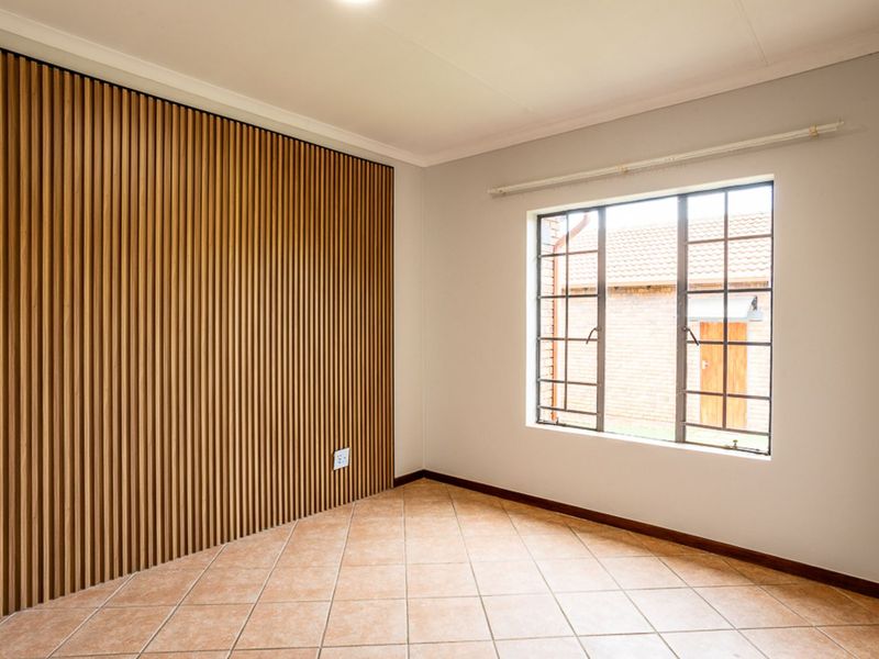 Townhouse For Sale in Mooikloof Ridge - Photo 8