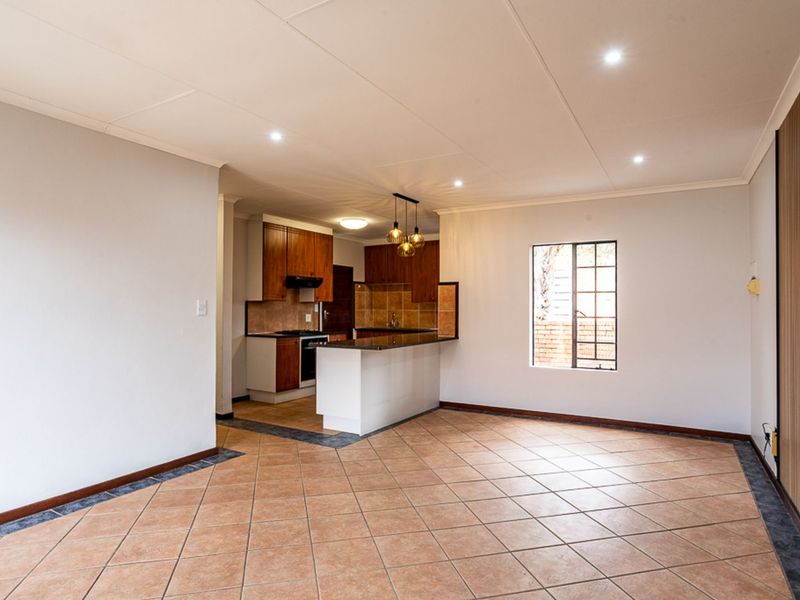 Townhouse For Sale in Mooikloof Ridge - Photo 6