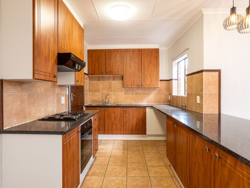 Townhouse For Sale in Mooikloof Ridge - Photo 3