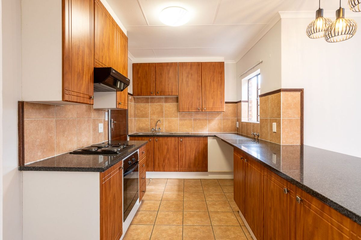 Townhouse For Sale in Mooikloof Ridge - Photo 3