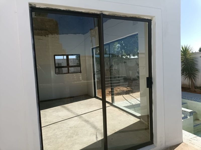 House For Sale in Chatsworth - Photo 9