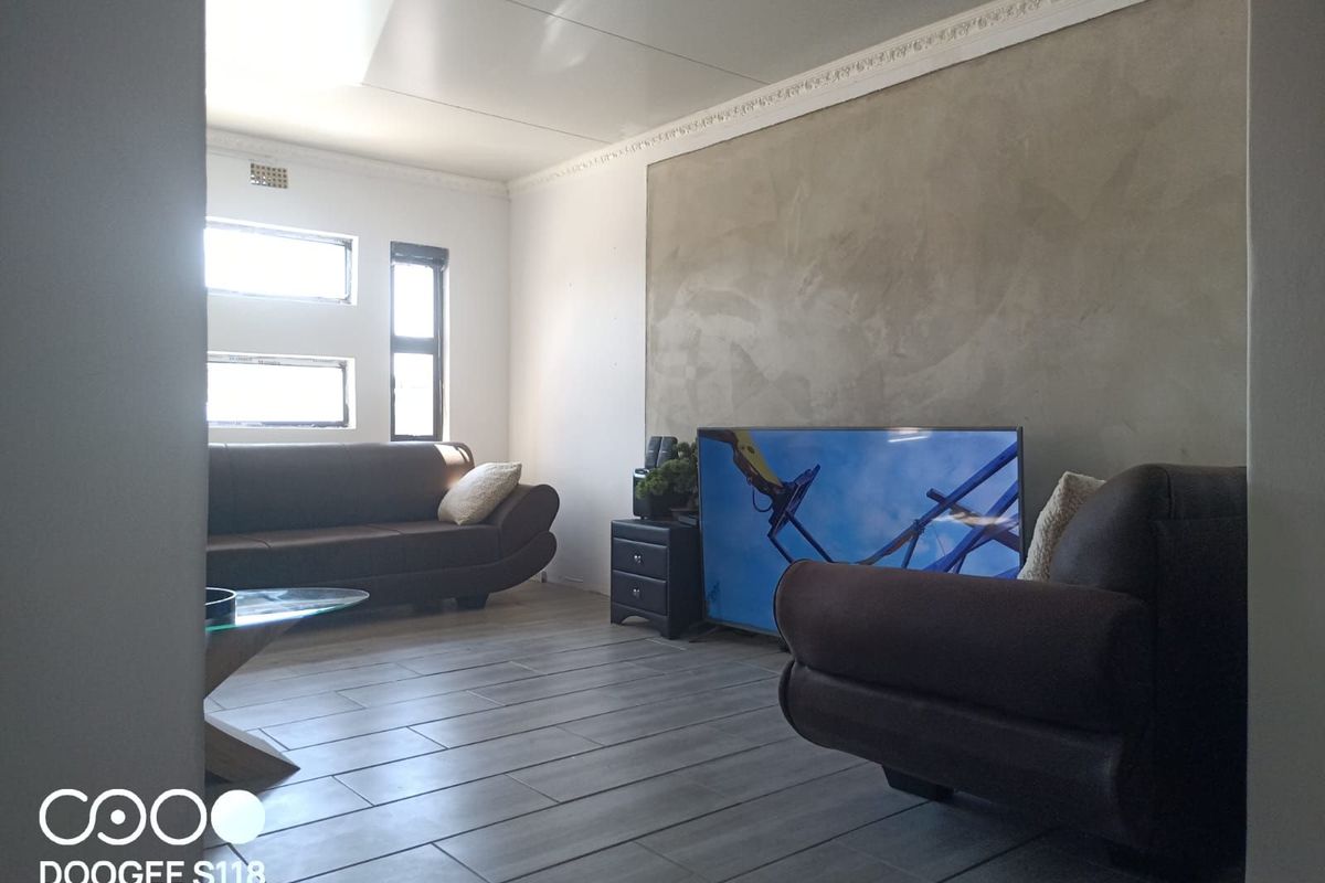 House For Sale in Chatsworth - Photo 5