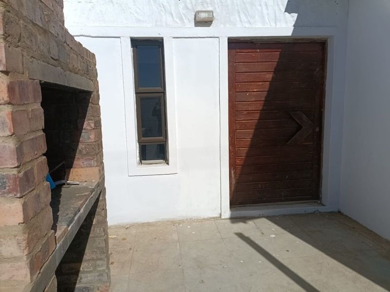 House For Sale in Chatsworth - Photo 7