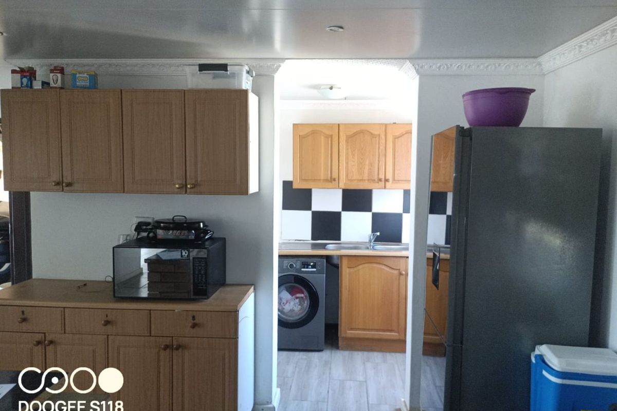 House For Sale in Chatsworth - Photo 4