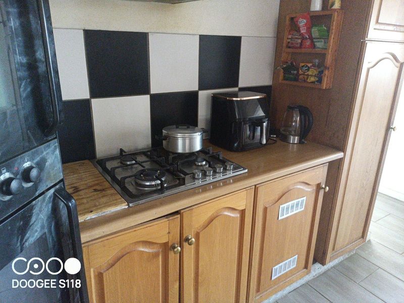 House For Sale in Chatsworth - Photo 2