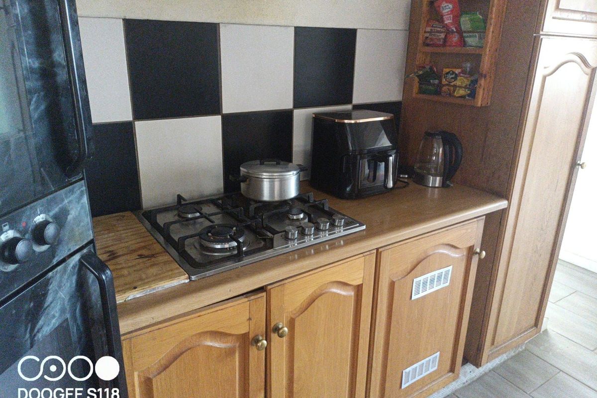 House For Sale in Chatsworth - Photo 2